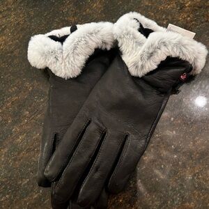 Elegant Black Leather Gloves with Faux Fur Trim